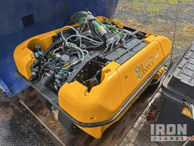 Sea Robotics Hull Bug Water Hull Cleaning Robot w/ BigTex 22GN-25BK+5MR Trailer