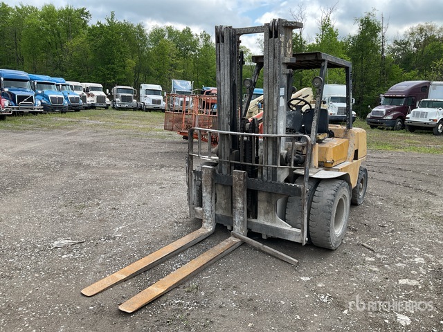2001 Cat Pneumatic Tire model # DP 50K Forklift