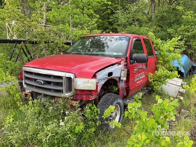 2001 Ford F-350 XLT 4x4 Crew Cab Pickup (Inoperable)