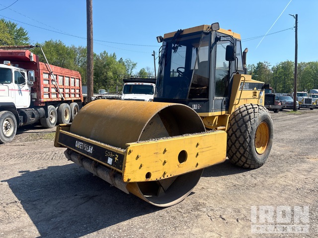 1997 Cat CS563C Smooth Drum Compactor
