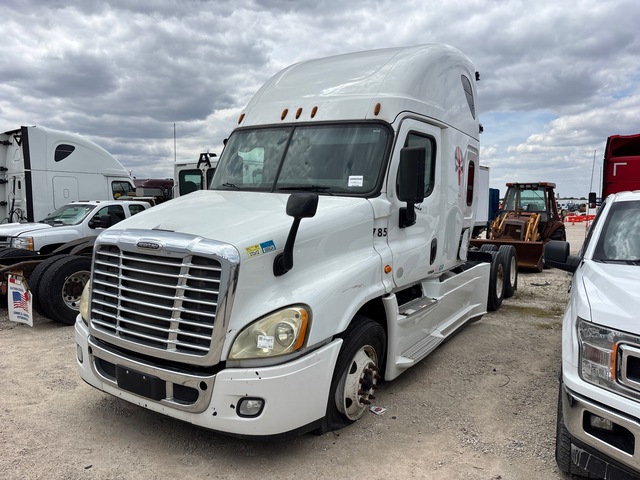 2016 Freightliner Cascadia 125 6x4 T/A Sleeper Truck Tractor (Inoperable)