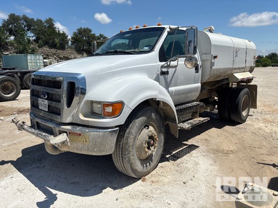 2007 Ford F-750 XL 4x2 Camion cisterna de agua
