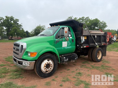 2013 Ford F-650 XL 4x2 Camion à benne essieu simple