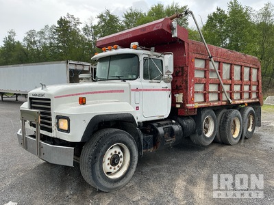 2000 Mack RD690S 8x4 Tri/A Dump Truck
