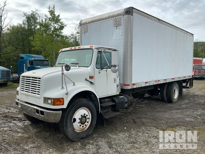 1997 International 4900 4x2 Van Truck