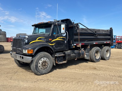 2002 International 4900 6x4 T/A Dump Truck