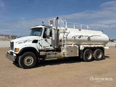 2003 Mack Granite CV713 6x4 Camion à eau