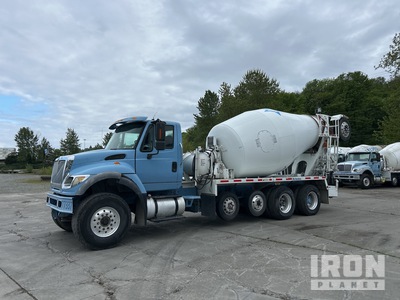 International 7700 12x4 شاحنة خلاط