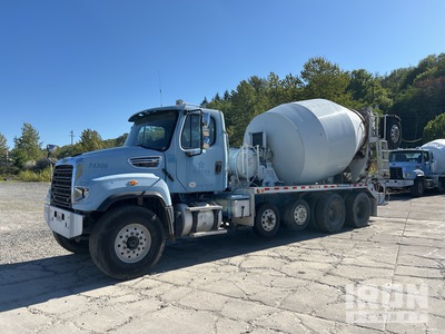 Freightliner 114SD 12x4 شاحنة خلاط