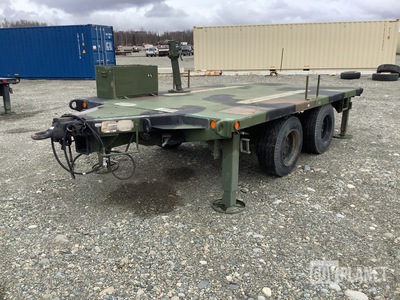 1989 D & S M1061A1 Flatbed Trailer