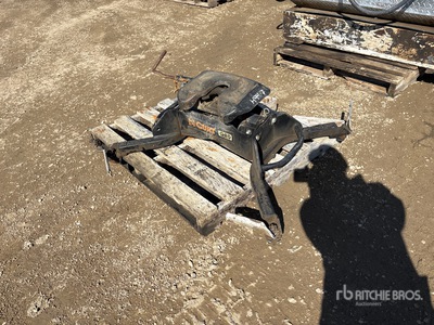 curt Pickup/Deck Fifth Wheel