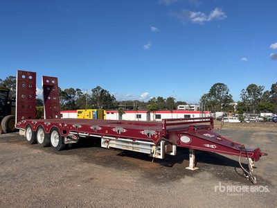 2018 FWR 9 m Tri/A Equipment Trailer
