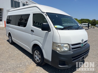 2012 年 Toyota Hiace Passenger Van