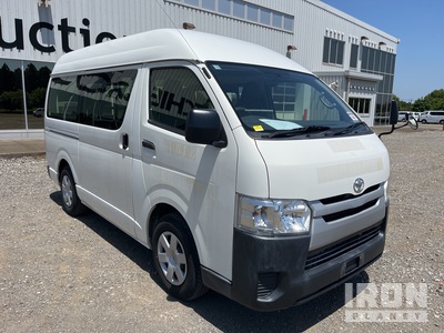 2015 年 Toyota Hiace Passenger Van
