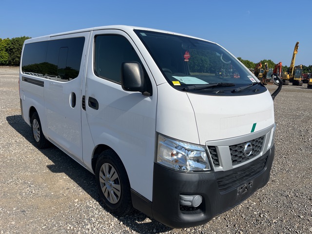 2015 年 Nissan NV350 Caravan Passenger Van