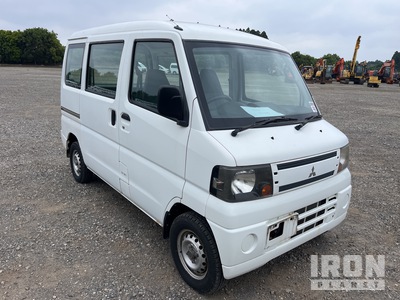 2010 Mitsubishi MINICAB Automobile