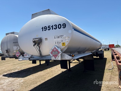 2006 Polar Cargo MC-306 9500 gal T/A Tanker Trailer