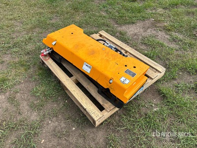 2026 GIYI GY-TMP45 45 in Skid Steer Hydraulic Tilting Mounting Plate (Unused)