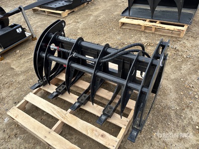 2026 GIYI GY-MCLG60 44 in Mini Curved Log Grabber Skid Steer Grapple (Unused)