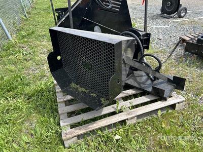 2026 GIYI GY-SS52 28 in Skid Steer Salt Spreader (Unused)