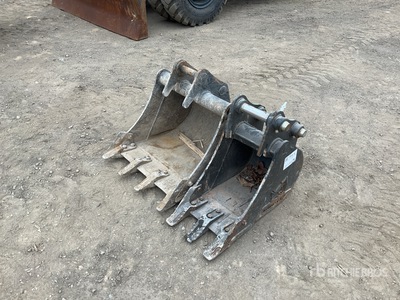 Quantity of (2) Digging Geith 600mm & Rhinox 300mm Excavator Bucket