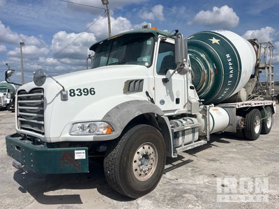 2014 Mack GU813 8x4 Camion malaxeur