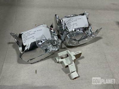 (5) Seiler Instrument & Manufacturing 8215828 Mounting Brackets