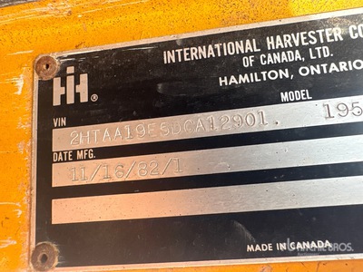 1983 International 1954 4x2 Flatbed Truck