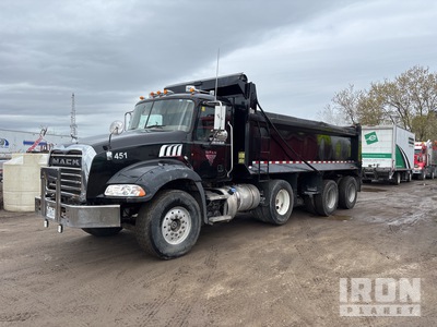 2012 Mack GU700 8x4 Camion à benne basculante Tridem