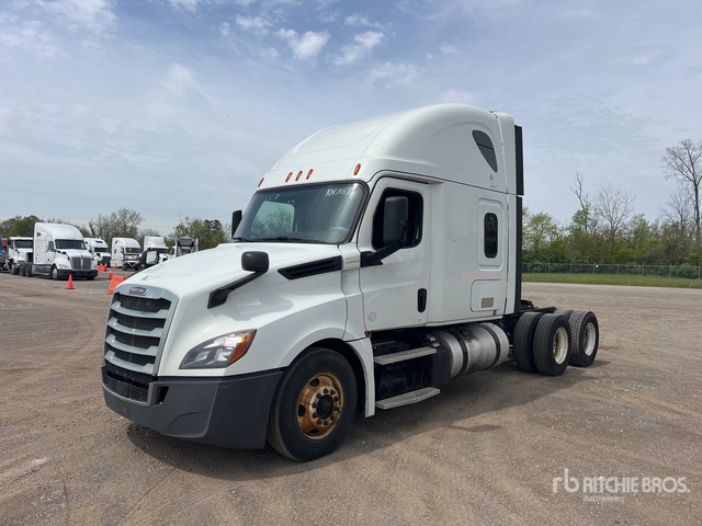 2019 Freightliner Cascadia 126 6x4 T/A Sleeper Truck Tractor