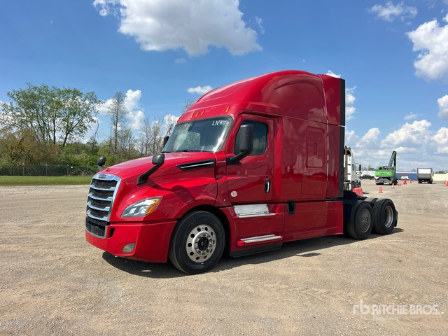 2020 Freightliner Cascadia 126 6x4 T/A Sleeper Truck Tractor