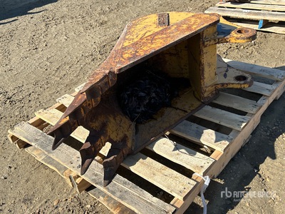 Brandt  16 in Digging Excavator Bucket - Fits John Deere 310J / 410D