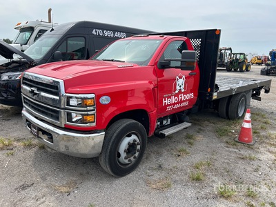 2020 Chevrolet Silverado 6500 4x2 Flatbed Truck