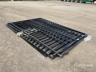 Quantity of (4) 2.9 m x 2 m Steel بوابة المدخل (Unused)