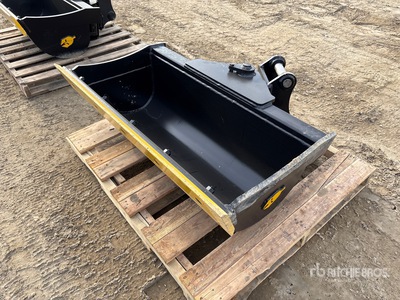 2026 Dynamic 42 in Hydraulic Tilting Excavator Bucket (Unused)