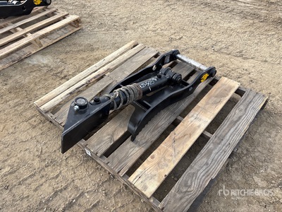 2026 Dynamic 120 40 in Hydraulic Excavator Thumb (Unused)