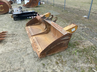 82 in Cleanup Excavator Bucket