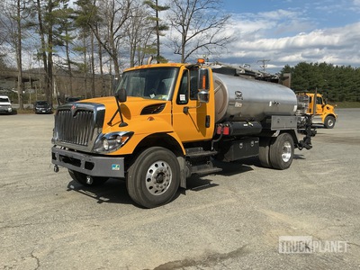 2014 International  7300 4x2 black topper etnyre sprayer
