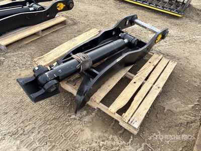 2026 Dynamic 200 36 in Hydraulic Excavator Thumb (Unused)
