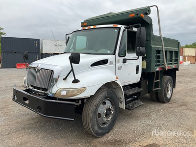2003 International 4400 4x2 S/A Dump Truck