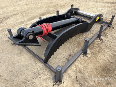 2026 Dynamic 35 70 in Hydraulic Excavator Thumb (Unused)