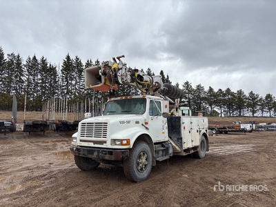 2000 commander 4047 on 2000 International 4900 4x2 Digger Derrick Truck