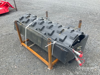 2026 GIYI GY-CW70 Skid Steer Compactor Wheel ملحقات معدة الحمل الصغيرة المجنزرة المتنوعة (Unused)