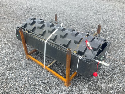 2026 GIYI GY-CW70 Skid Steer Compactor Wheel ملحقات معدة الحمل الصغيرة المجنزرة المتنوعة (Unused)