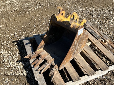 John Deere  18 in Q/C Digging Excavator Bucket