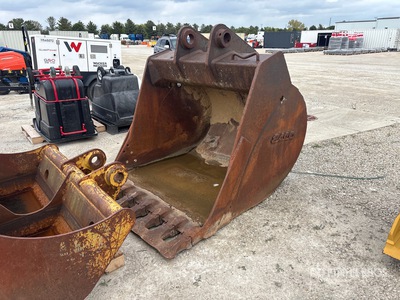 66 in Digging Excavator Bucket
