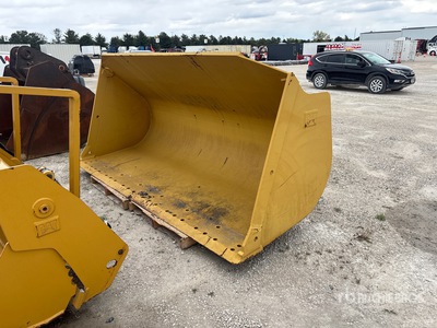 Cat 125 in General Purpose Wheel Loader Bucket