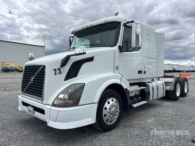 2011 Volvo VNL Ciągnik siodłowy T/A z kabiną sypialną