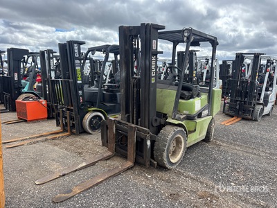 Clark CGP30H 5500 lb Pneumatic Tire رافعة شوكية