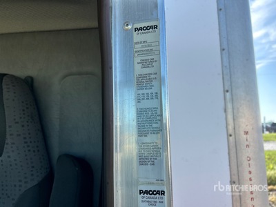 2014 Kenworth T300 4x2 Furgoneta caja cerrada